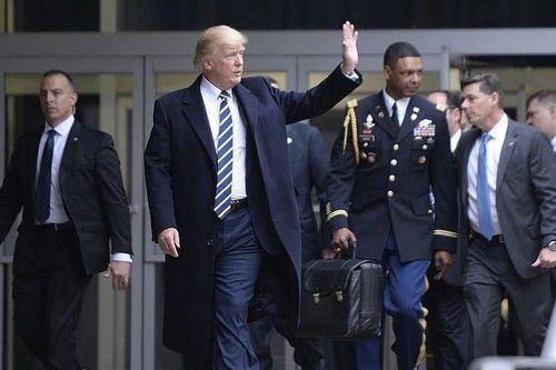 Số phận vali hạt nhân ra sao nếu Trump không dự lễ nhậm chức của Biden?
