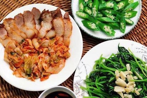 9X Đà Nẵng khoe mâm cơm mùa dịch, ai cũng khen ngon nhưng bát nước chấm mới là tâm điểm