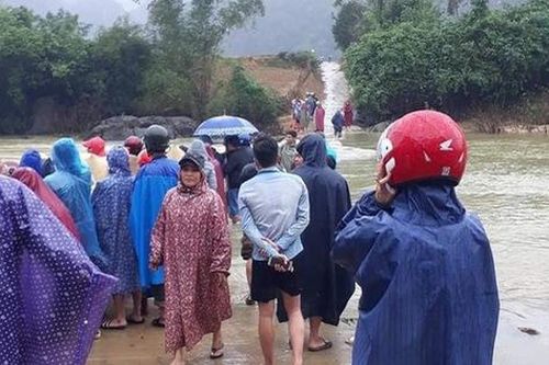 Nữ sinh lớp 6 bị nước cuốn trôi khi đi qua đập tràn