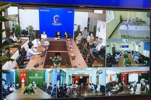 Từ Hà Nội, qua Telehealth- chuyên gia BV Đại học Y hội chẩn điều trị 'vượt không gian' 400 ca bệnh khó