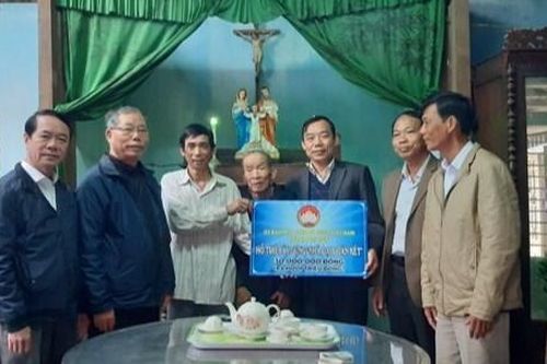 Hỗ trợ nhà Đại đoàn kết cho gia đình giáo dân