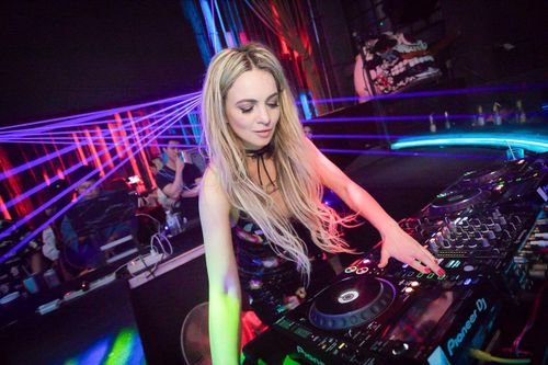 Quấy rối, cạm bẫy đằng sau sự hào nhoáng của nghề DJ nữ