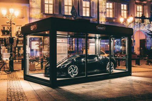 Bugatti trưng bày siêu xe đắt nhất thế giới dịp Giáng sinh