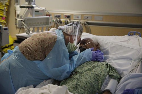 California 'vỡ trận' trước Covid-19, bệnh viện và nhà xác quá tải