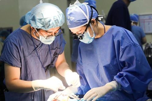 Cứu thai phụ vỡ tử cung trên vết mổ đẻ cũ