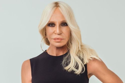 Từ nàng thơ đến người gánh vác đế chế Versace hàng tỷ USD