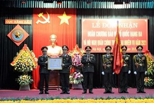 Cục Xăng dầu đón nhận Huân chương Bảo vệ Tổ quốc hạng Ba