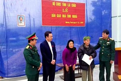Bộ CHQS tỉnh Lai Châu: Trao nhà tình nghĩa tặng ông Nguyễn Văn Hùy