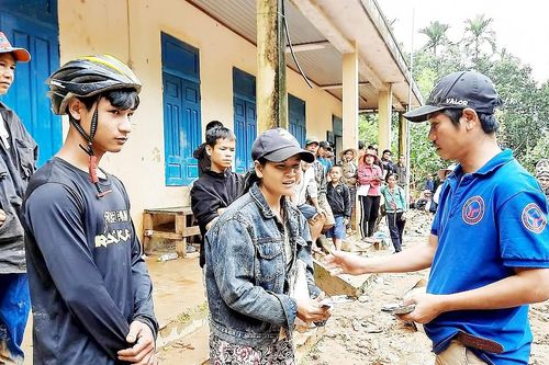 Người thầy vùng rốn lũ
