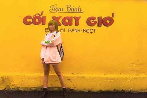 Bức tường vàng Đà Lạt được 'remake' ở TP HCM, teen thích thú