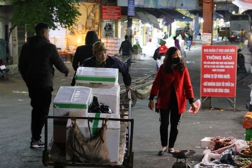 Người Hà Nội mưu sinh trong giá rét trên 10 độ C