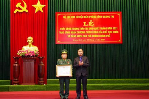 Trao tặng Huân chương Chiến công hạng Nhì và Bằng khen của Thủ tướng cho BĐBP Quảng Trị