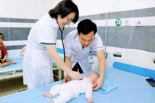 Trẻ mắc cúm, biến chứng viêm phổ nặng phải nhập viện tăng cao vì rét đậm, rét hại