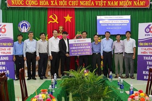 EVNGENCO 2 trao tặng 80 máy tính cho các trường học tại Phú Yên và Bình Định