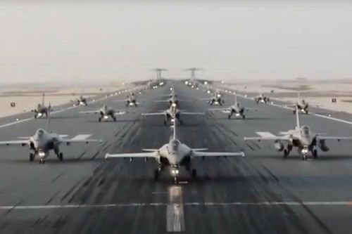 Qatar khoe sức mạnh không quân bằng cuộc diễn tập 'voi đi bộ'