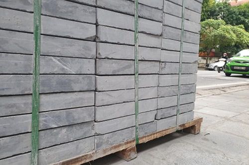 Tình trạng đá nứt, giấu thông tin về lát đá vỉa hè Hà Nội được xử lý ra sao?
