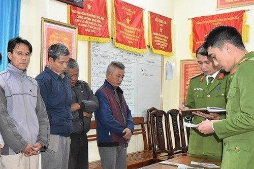 Bắt quả tang 7 đối tượng đang say sưa đánh bạc