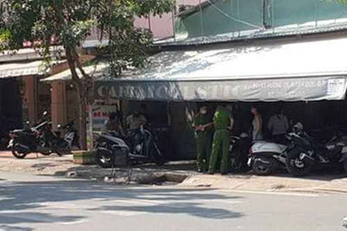 Nam thanh niên bị truy sát, chém gục trên phố