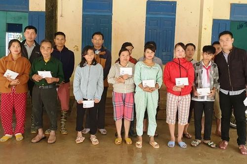 Trao hơn 60 triệu đồng đến các nạn nhân vụ sạt lở ở Quảng Nam