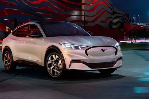 Xe điện có thể rẻ hơn xe chạy xăng sau năm 2023