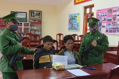 Bắt 2 đối tượng mua bán trái phép 3 bánh heroin và 1 kg ma túy đá