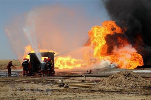Iraq kiểm soát 2 giếng dầu bị các phần tử khủng bố phóng hỏa