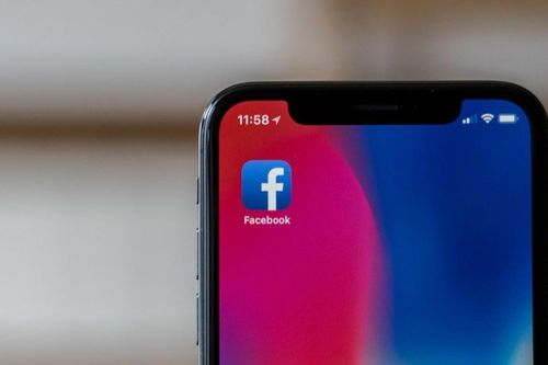 Facebook thuê trọn mặt báo lớn để 'đá xéo' Apple