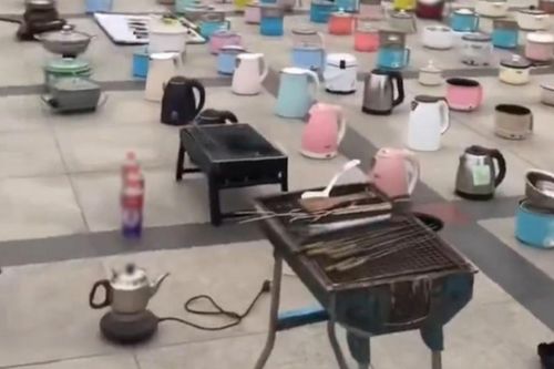 Loạt cảnh tượng 'dở khóc dở cười' khi kiểm tra đột xuất phòng ký túc xá của sinh viên