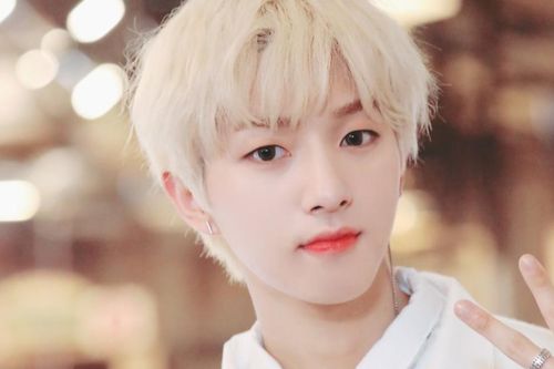 Jaehyun (Golden Child) xác nhận nhiễm COVID-19: Làng giải trí Kpop 'toang'!