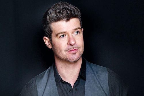 Hai ngày sau khi con trai mình chào đời, Robin Thickie tưởng nhớ đến người cha quá cố