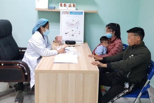 Bé nói ngọng do nghe kém, đây là lý do mà cha mẹ không ngờ tới