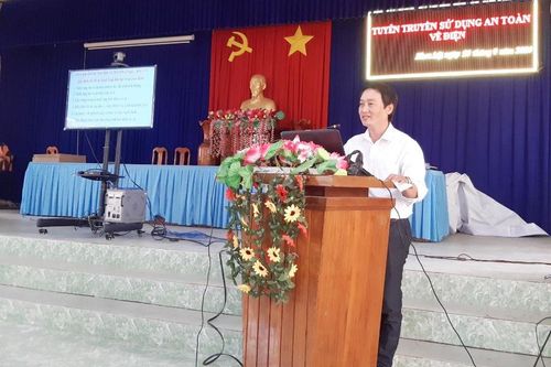 Điện lực Chợ Mới tổ chức tuyên truyền an toàn điện trong nhân dân