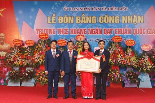 Trường THCS Hoàng Ngân đón Bằng công nhận đạt chuẩn Quốc gia