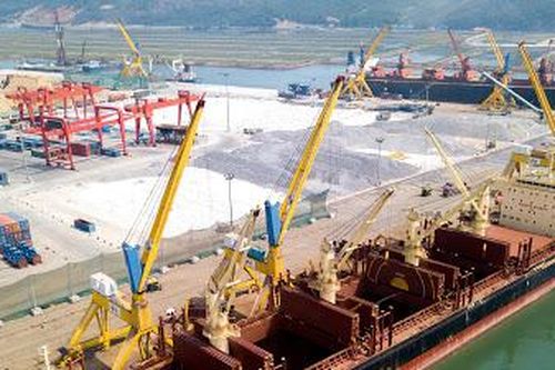 Ngân sách nhà nước thu về hơn 900 tỷ đồng qua cảng Nghi Sơn
