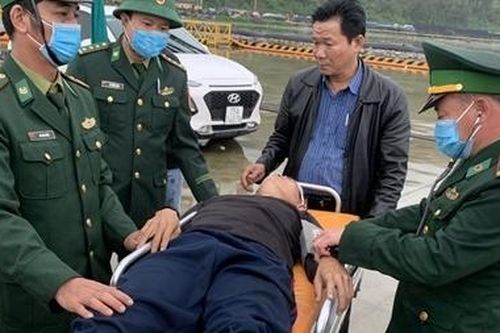 Kịp thời cứu ngư dân bị thương nặng khi đánh cá trên biển