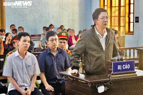 Nguyên chủ tịch huyện tham ô tiền xây nghĩa trang liệt sỹ khai báo vòng vo