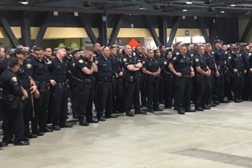 Gần 300 cảnh sát California tham gia sự kiện 'siêu lây nhiễm'