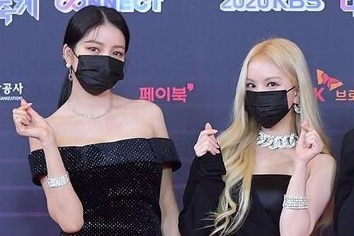 Dàn sao Kpop đeo khẩu trang dự thảm đỏ