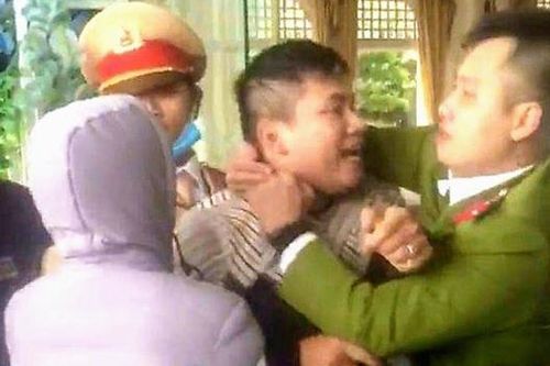 Có sử dụng ma túy, nam thanh niên hành hung người thi hành công vụ