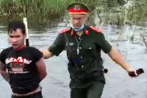 Phi thân xuống nước vẫn không thoát