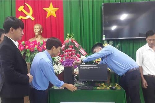 Trao tặng máy vi tính cho các trường học khó khăn tại Bình Định và Phú Yên