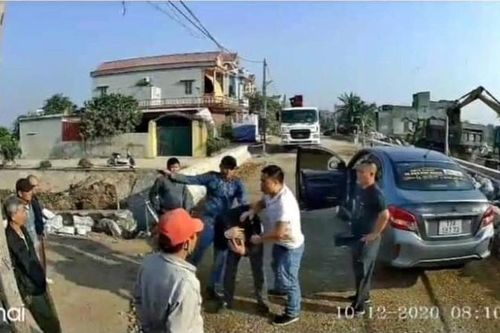 'Đệ tử' Cường 'Dụ' đánh tài xế xe khách: Khởi tố, bắt giam 3 bị can