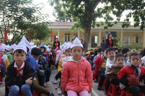 Hòa Bình: Trường học chủ động lùi giờ học buổi sáng khi trời rét buốt