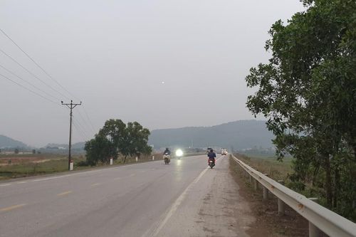 Thanh Hóa: Một CSGT bị tông khi kiểm tra xe ở gần chân cầu vượt