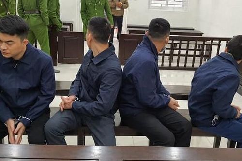 Chồng nợ tiền cá độ bóng đá, vợ và gia đình bị đe dọa