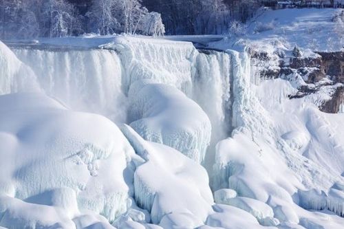 Thác Niagara đống băng vào mùa đông khiến bất cứ ai cũng muốn ghé thăm