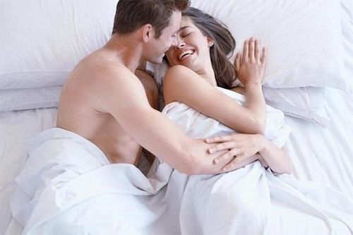 Tại sao 'cậu nhỏ' chào cờ vào buổi sáng?