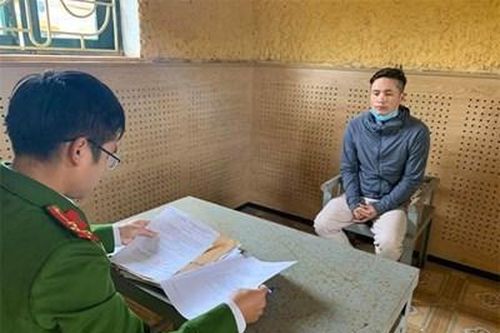 Mang xe cầm ngân hàng, rồi làm giả giấy tờ lừa tiệm cầm đồ và bỏ trốn.