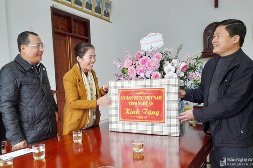 Chủ tịch Ủy ban MTTQ tỉnh chúc mừng Giáng sinh 2020