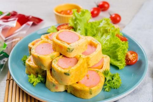 Cách làm trứng cuộn xúc xích ngon miệng cho bữa sáng bận rộn
